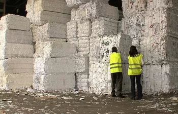 Cada español reciclará una media de 1,8 kilos de papel y cartón en Navidad