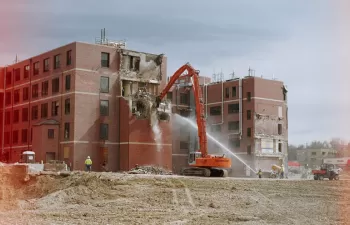 Construcción con edificios antiguos: los residuos de demolición se convierten en hormigón nuevo