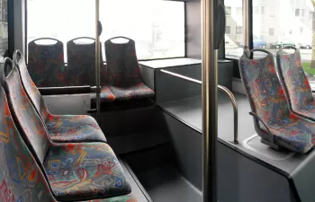 Crean nuevos paneles biodegradables para camiones y autobuses a partir de residuos de la industria papelera