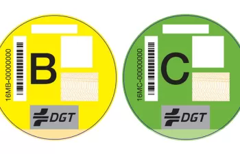 La DGT envía distintivos ambientales a los titulares de 4,3 millones de vehículos