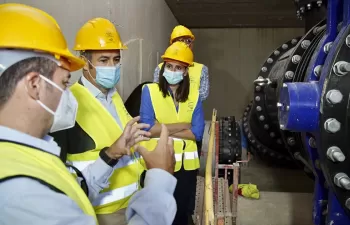 Elisa Valia visita las obras de interconexión entre las potabilizadoras que abastecen al área metropolitana de Valencia