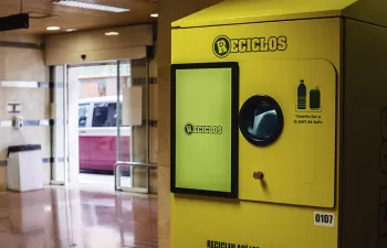 Los ciudadanos valencianos ya reciben recompensas por reciclar envases