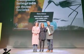 LIBERA recibe el premio Dircom Ramón del Corral por su campaña "Basuraleza"